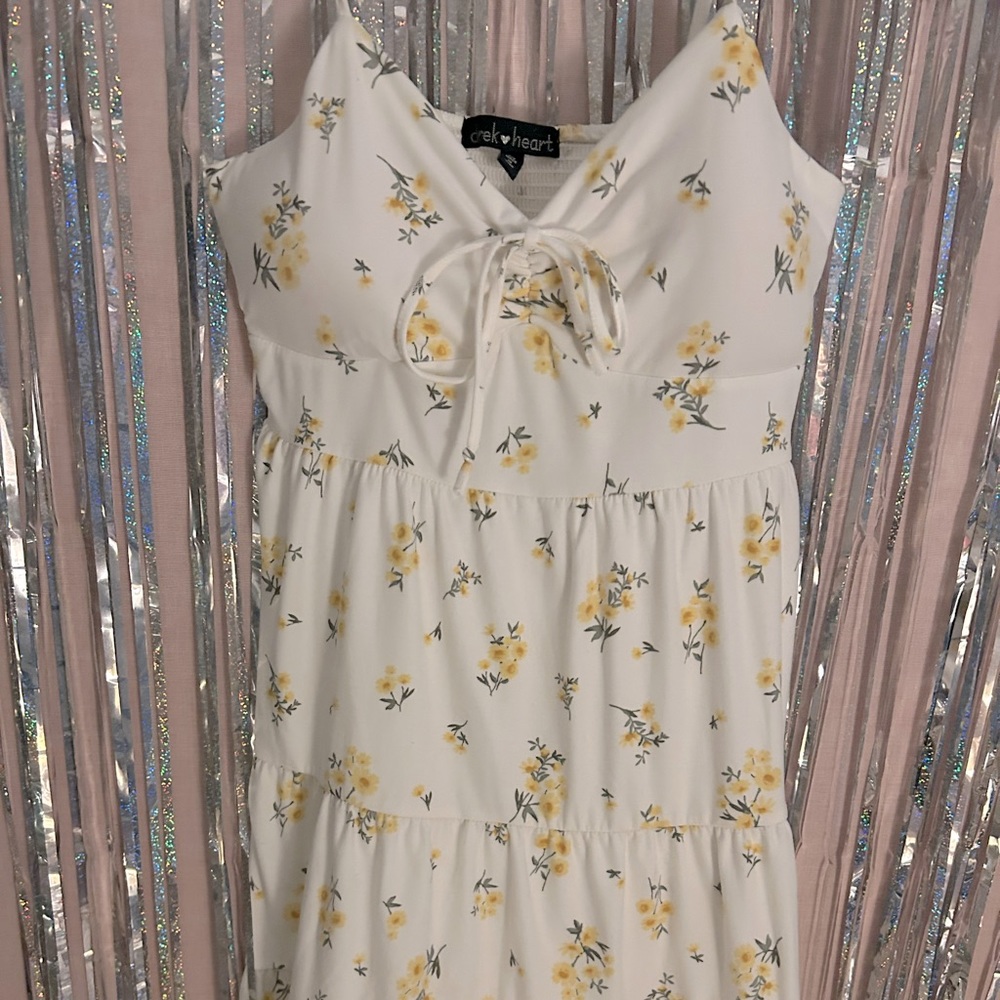 Derek Heart v-cut ruched and tiered M dress